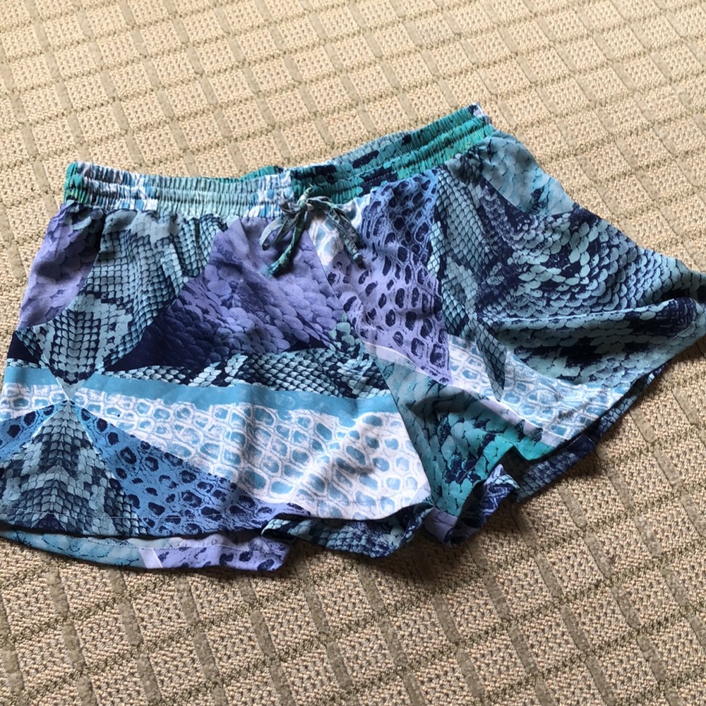 Multi color print flowy shorts